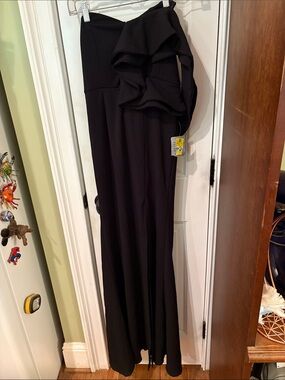 Lulus NWT Black One-Shoulder Ruffle Gown sku TR115 floor length zipper close
